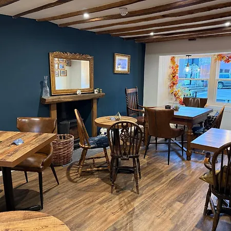 B&B Coffee & At Square