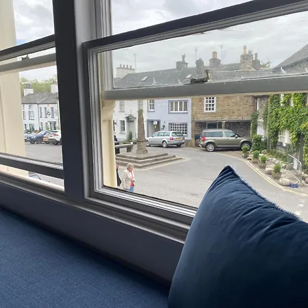 Coffee & At Square 4*