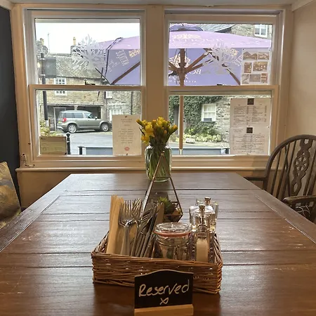 Coffee & At Square Bed and Breakfast 4*