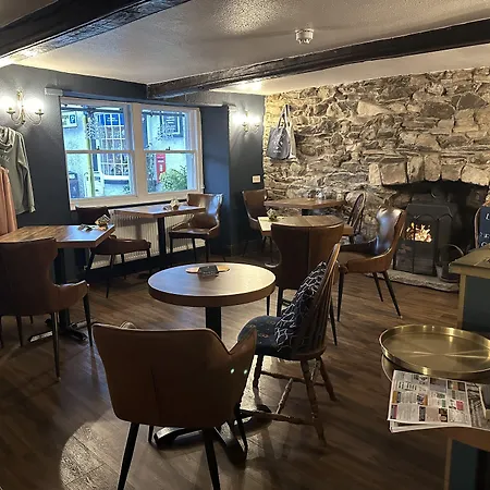 Coffee & At Square 4*