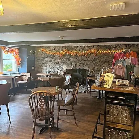 Coffee & At Square Bed & Breakfast 4*